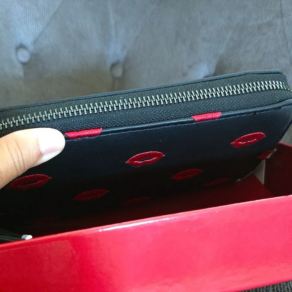 Betsey Johnson Embroidered🪡 Red Lips💋 Zip Around Wristlet - NIB